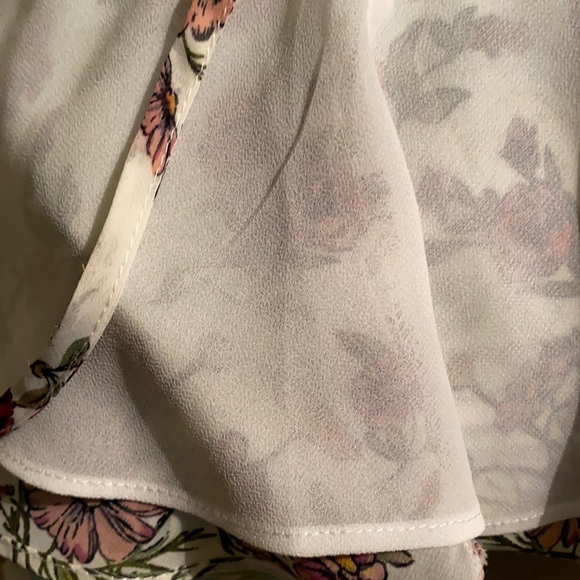 Lulu’s Lucrezia Floral Wrap Top M LAST PRICE DROP B4 DONATION - Picture 10 of 15